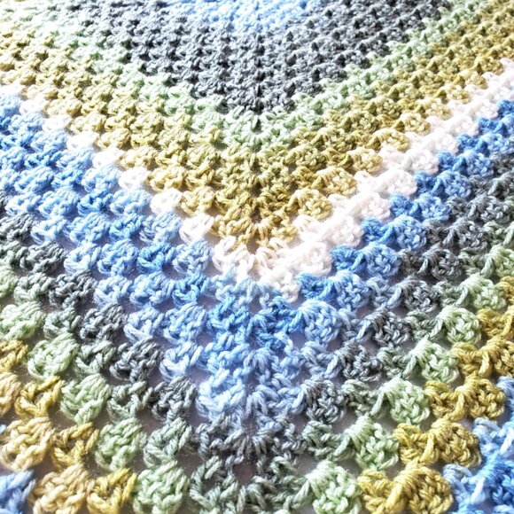 Crochet BABY BLANKET AFGHAN Lap Granny Square 29"x 29" Blue White Green New - Picture 9 of 9